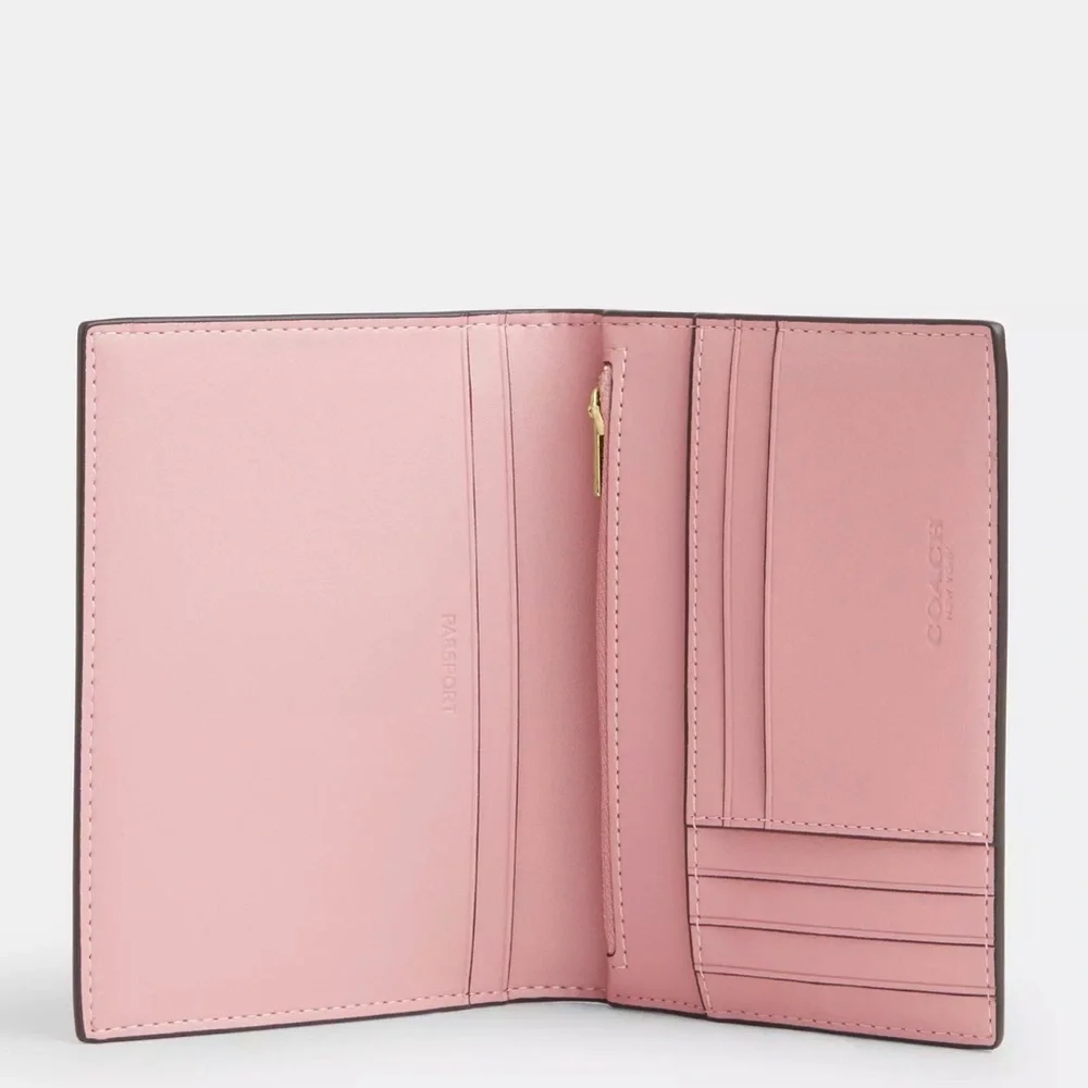 NWT 2026 Coach Powder Pink Passport Holder CW170 SAMEDAY SHIP - Picture 3 of 4